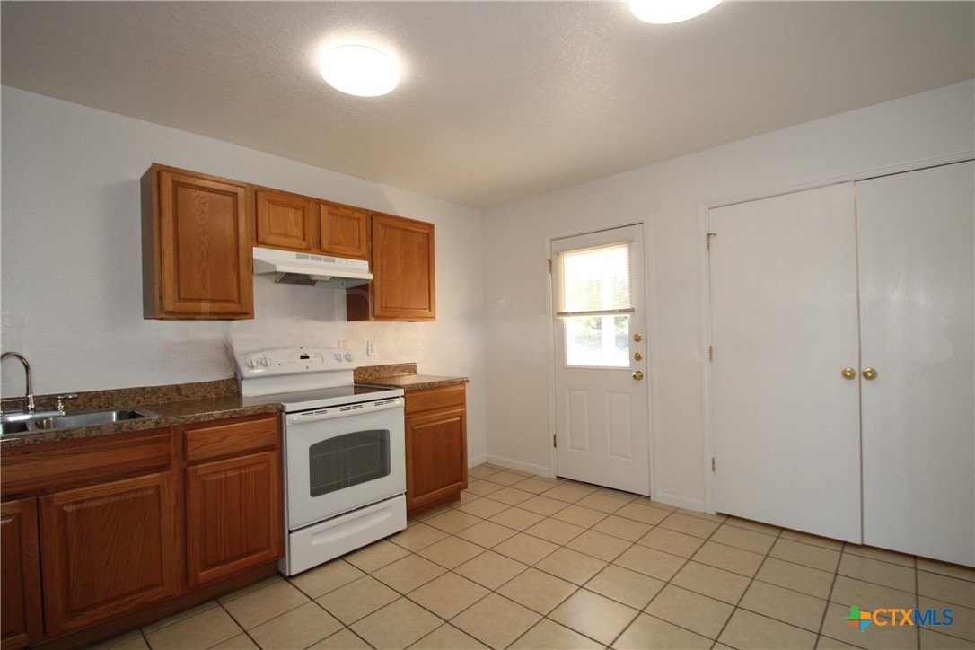 404 Justin Lane Property Photo 9