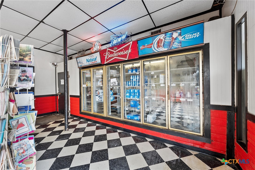 201 W Oak Street Property Photo 7