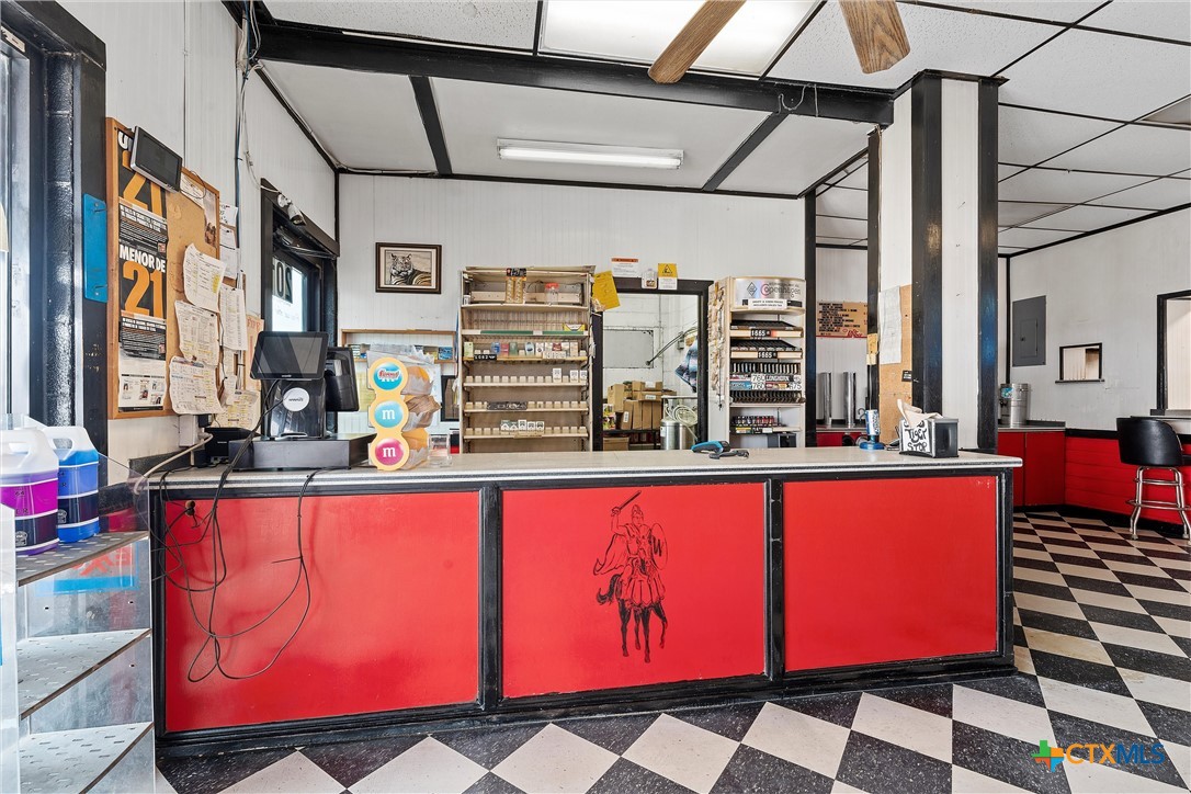 201 W Oak Street Property Photo 11