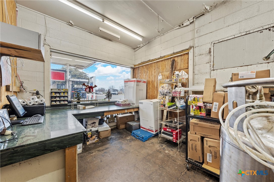 201 W Oak Street Property Photo 13