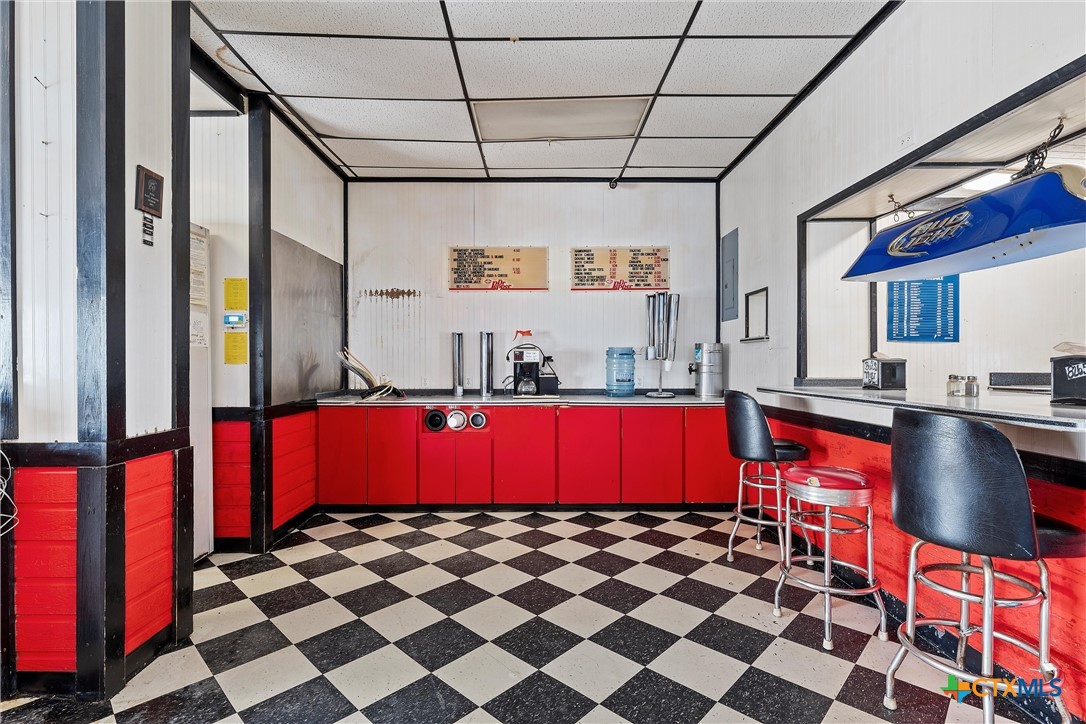 201 W Oak Street Property Photo 14