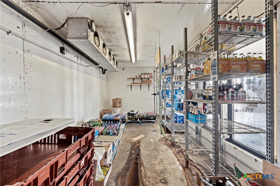 201 W Oak Street Property Photo 16