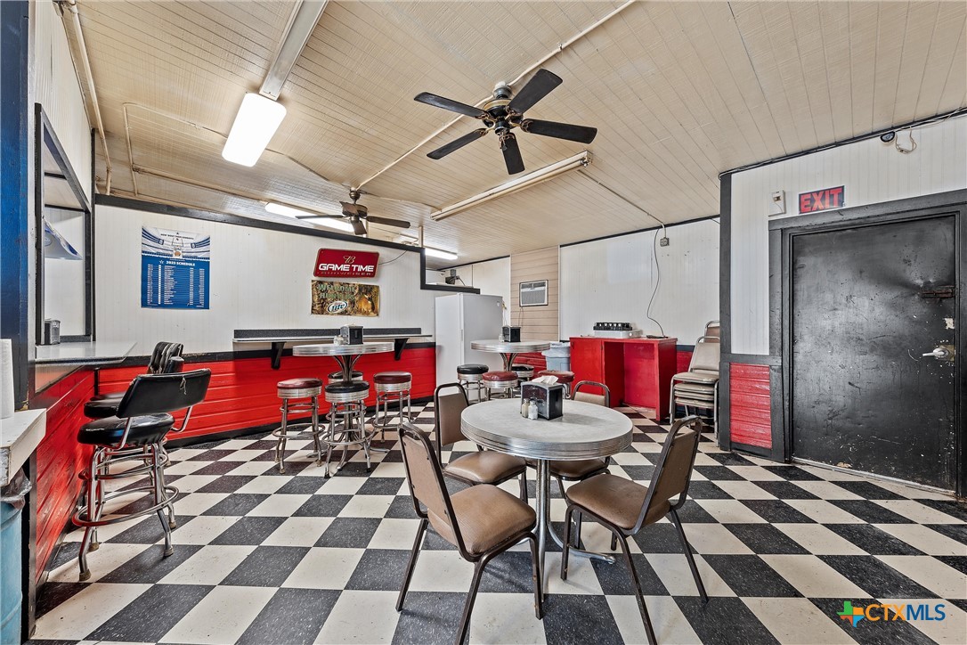 201 W Oak Street Property Photo 17