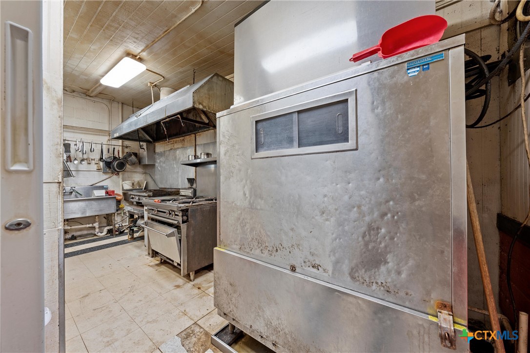 201 W Oak Street Property Photo 19