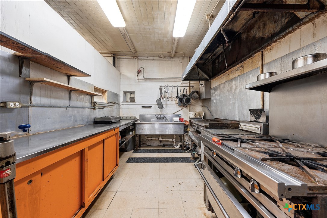 201 W Oak Street Property Photo 20