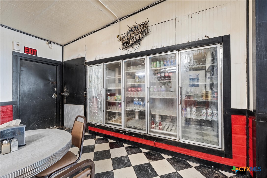 201 W Oak Street Property Photo 21