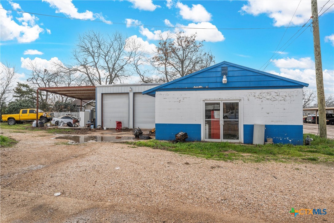 201 W Oak Street Property Photo 24