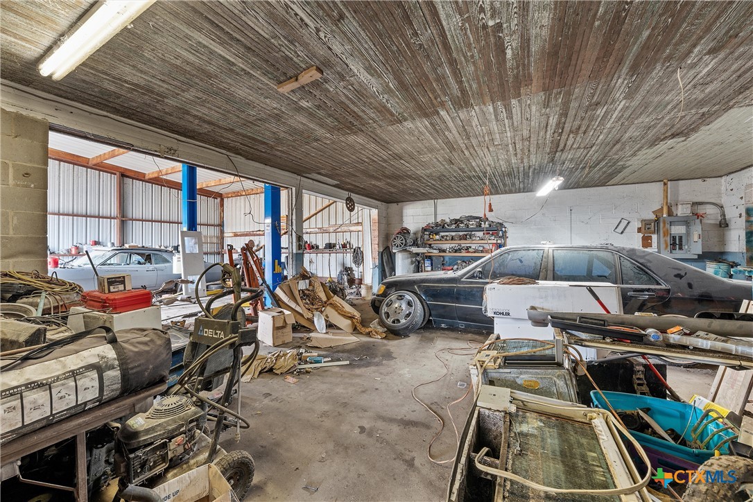 201 W Oak Street Property Photo 25