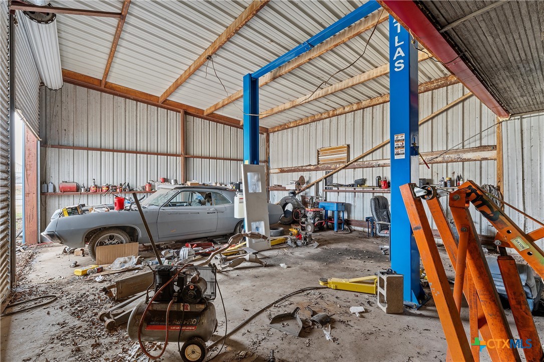 201 W Oak Street Property Photo 26