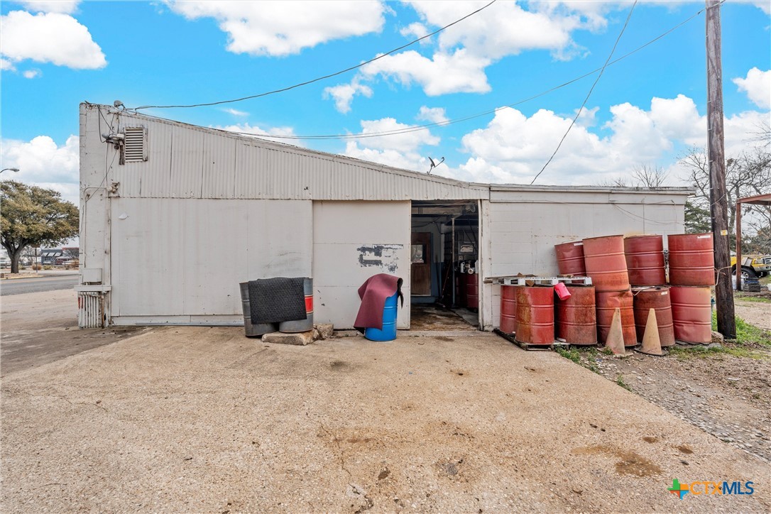 201 W Oak Street Property Photo 27