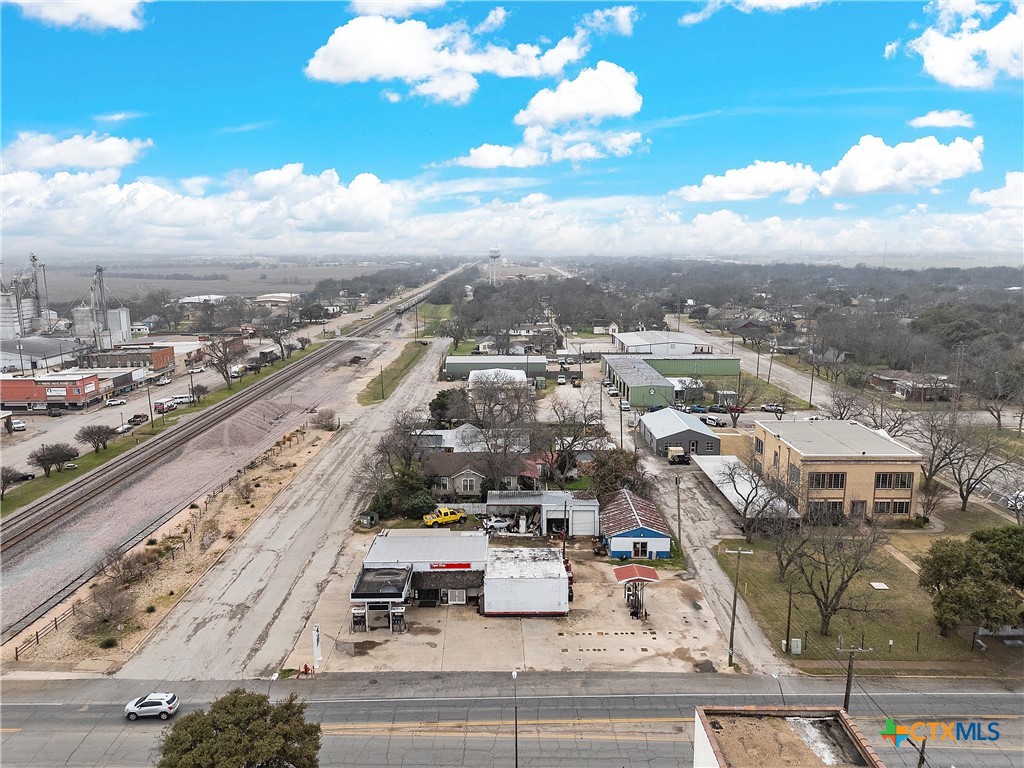 201 W Oak Street Property Photo 36