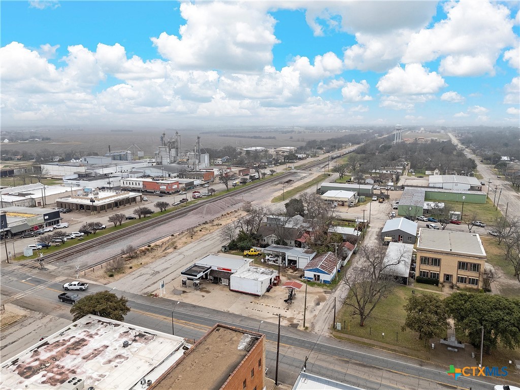 201 W Oak Street Property Photo 37