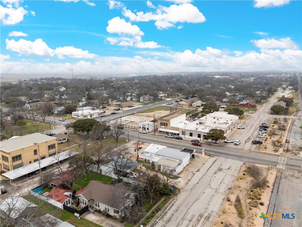 201 W Oak Street Property Photo 39