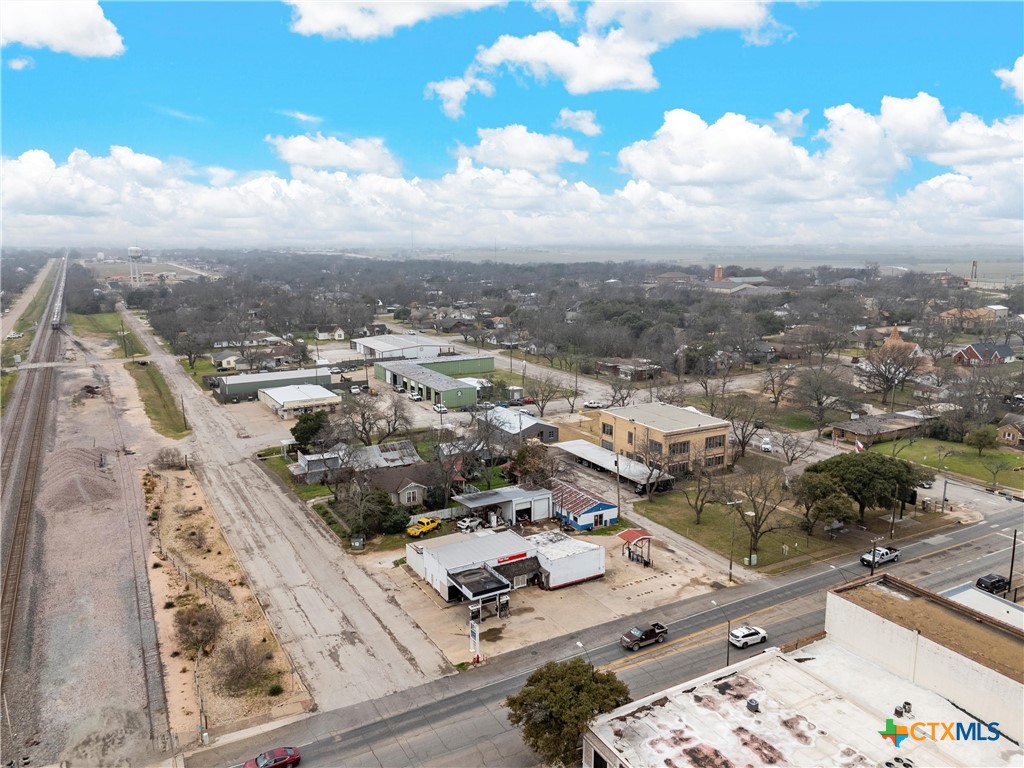 201 W Oak Street Property Photo 40