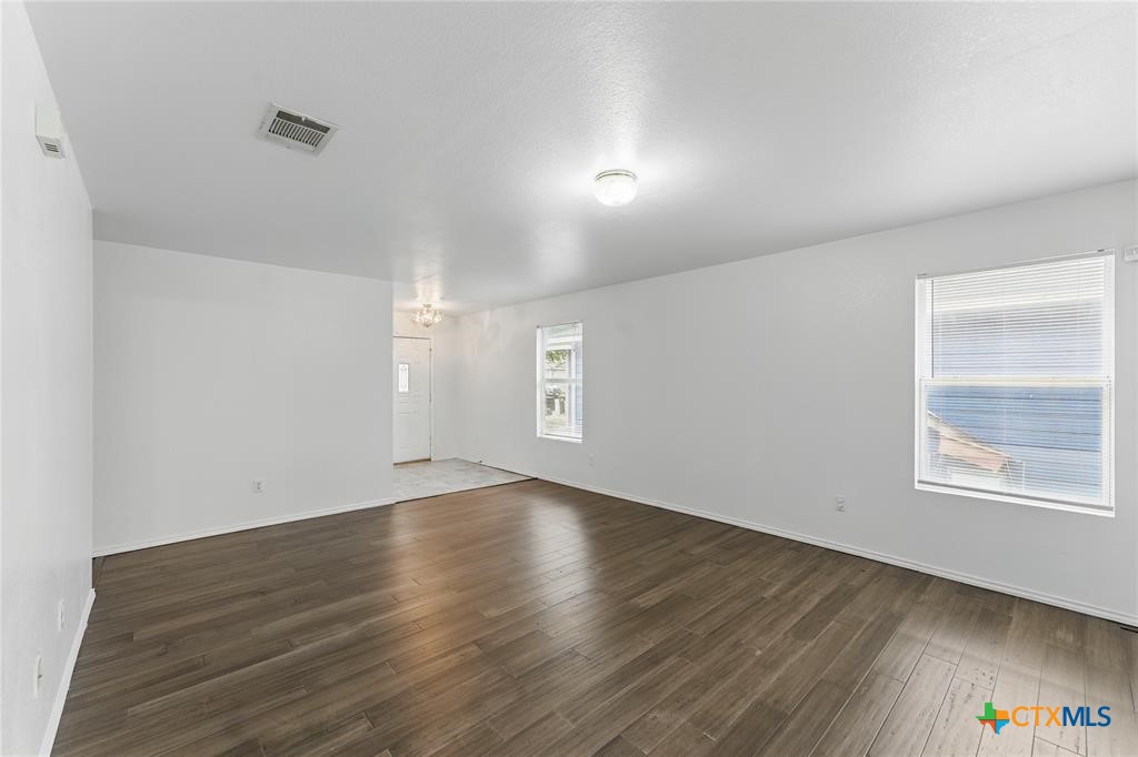 3107 Crownover Street Property Photo 3