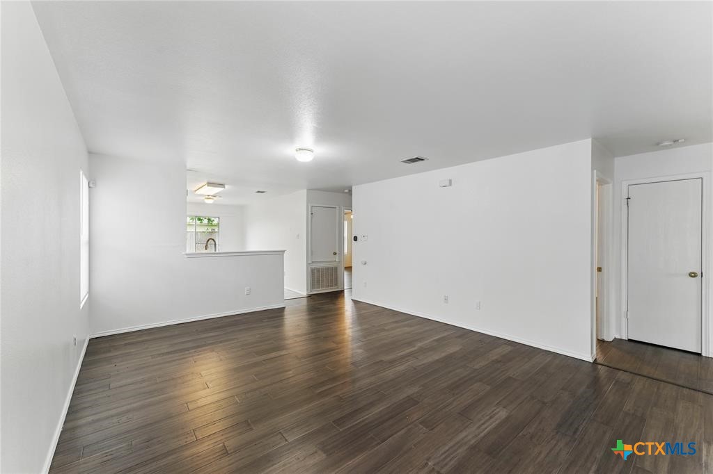 3107 Crownover Street Property Photo 4