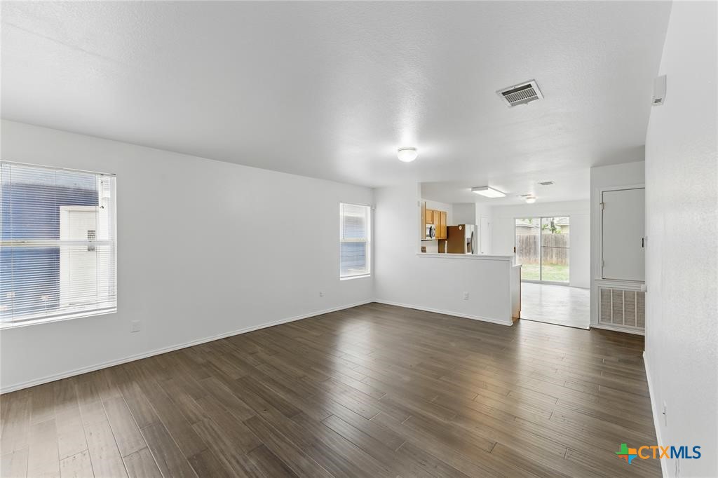 3107 Crownover Street Property Photo 5