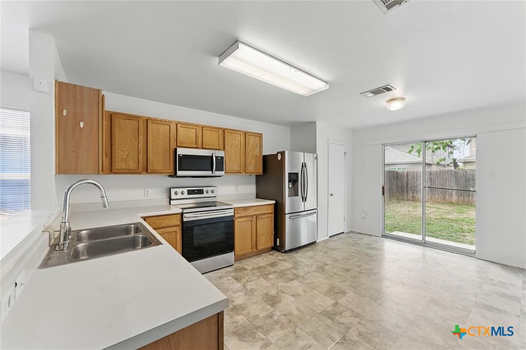 3107 Crownover Street Property Photo 7