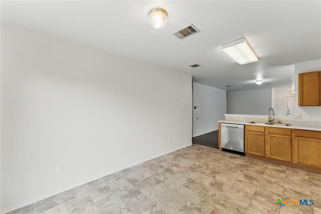 3107 Crownover Street Property Photo 11