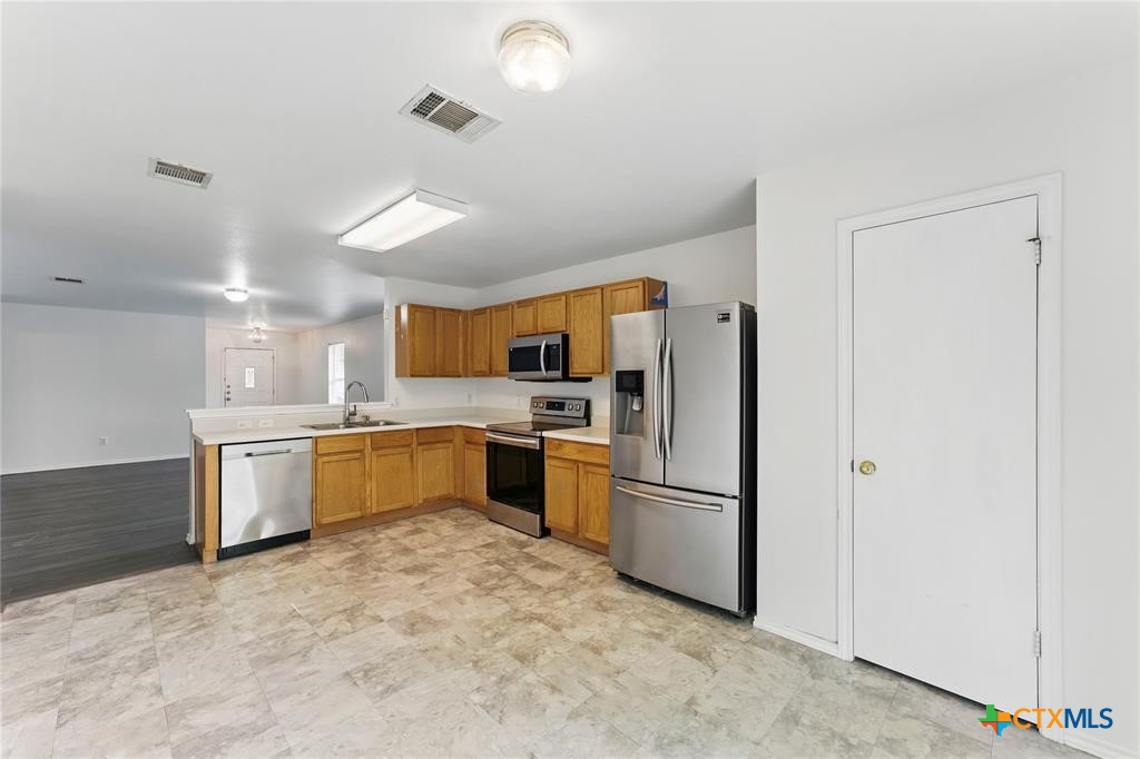 3107 Crownover Street Property Photo 12