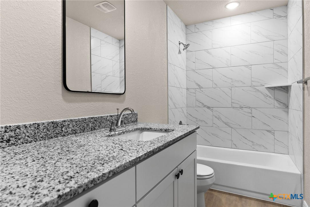 803 White Meadow Lane B Property Photo 11