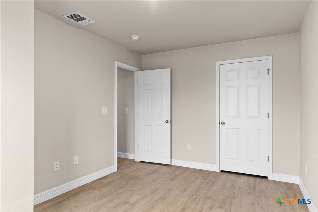 803 White Meadow Lane B Property Photo 14