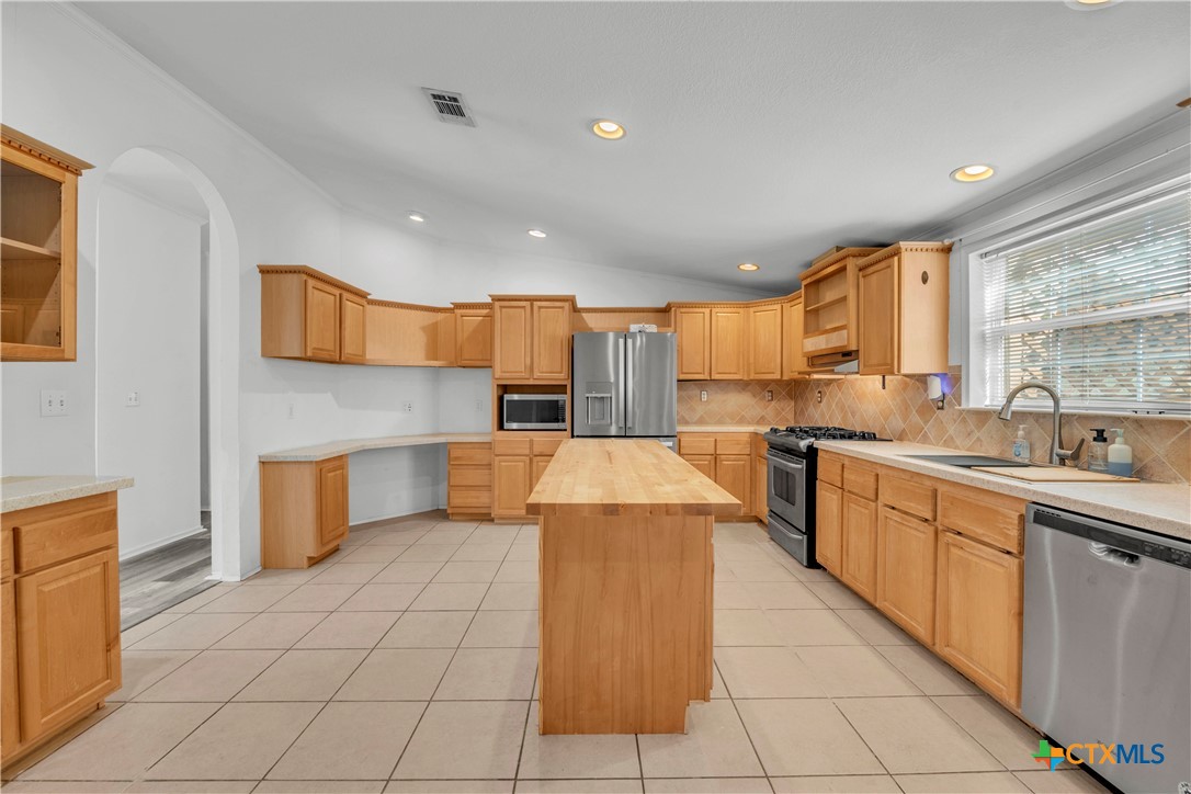 105 Holman Circle Property Photo 3