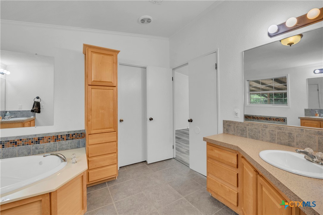 105 Holman Circle Property Photo 8