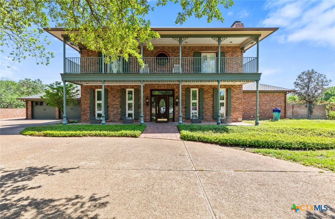 6 Carriage Square Property Photo