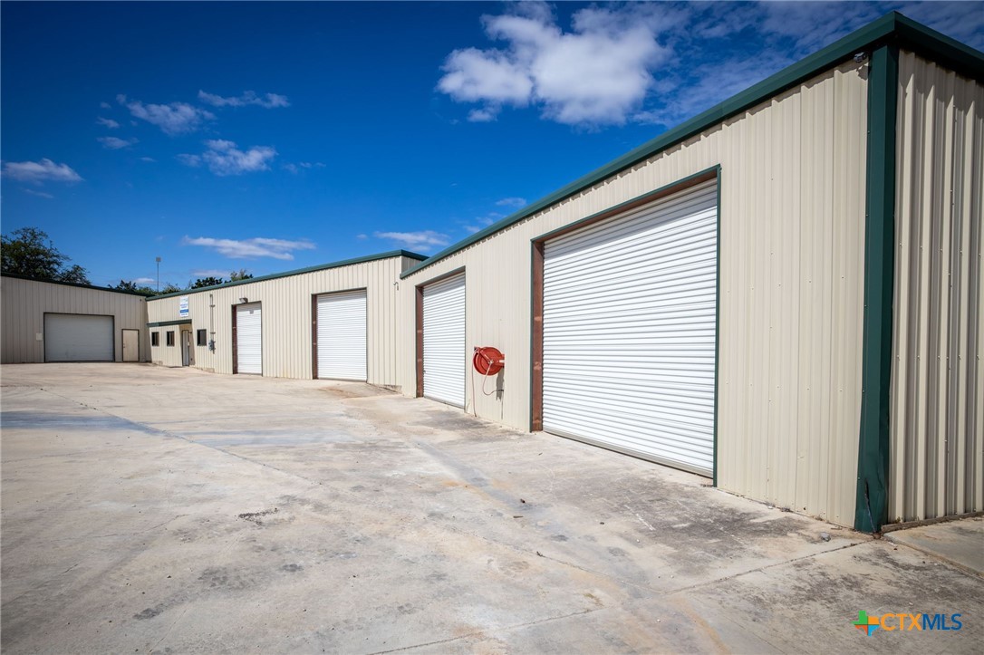 180 Spring Mountain Drive Property Photo 3