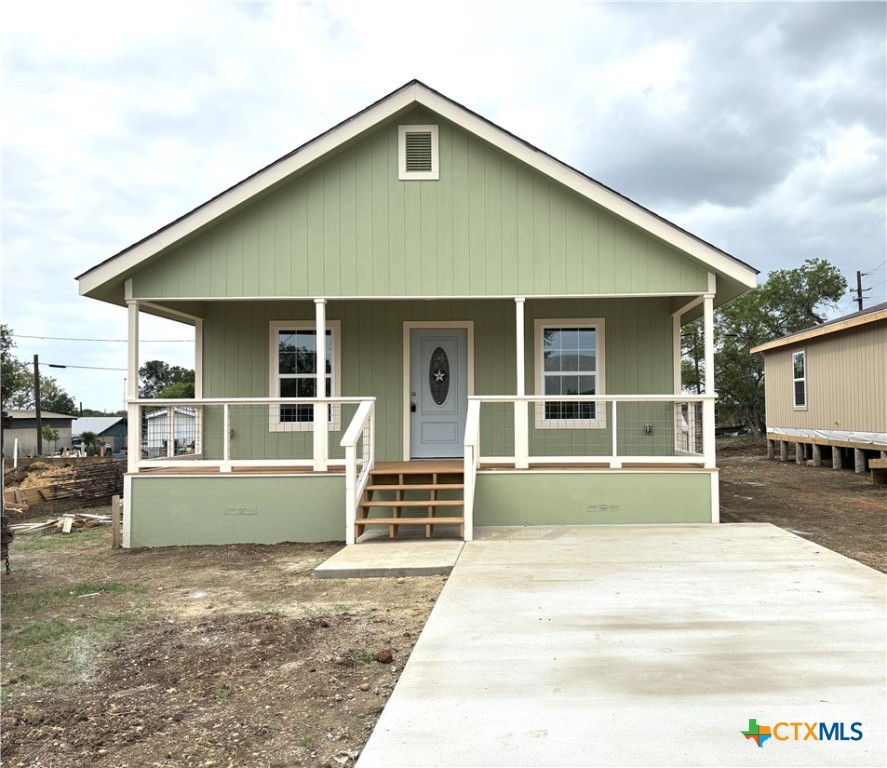 708 E 5th Street Property Photo 1