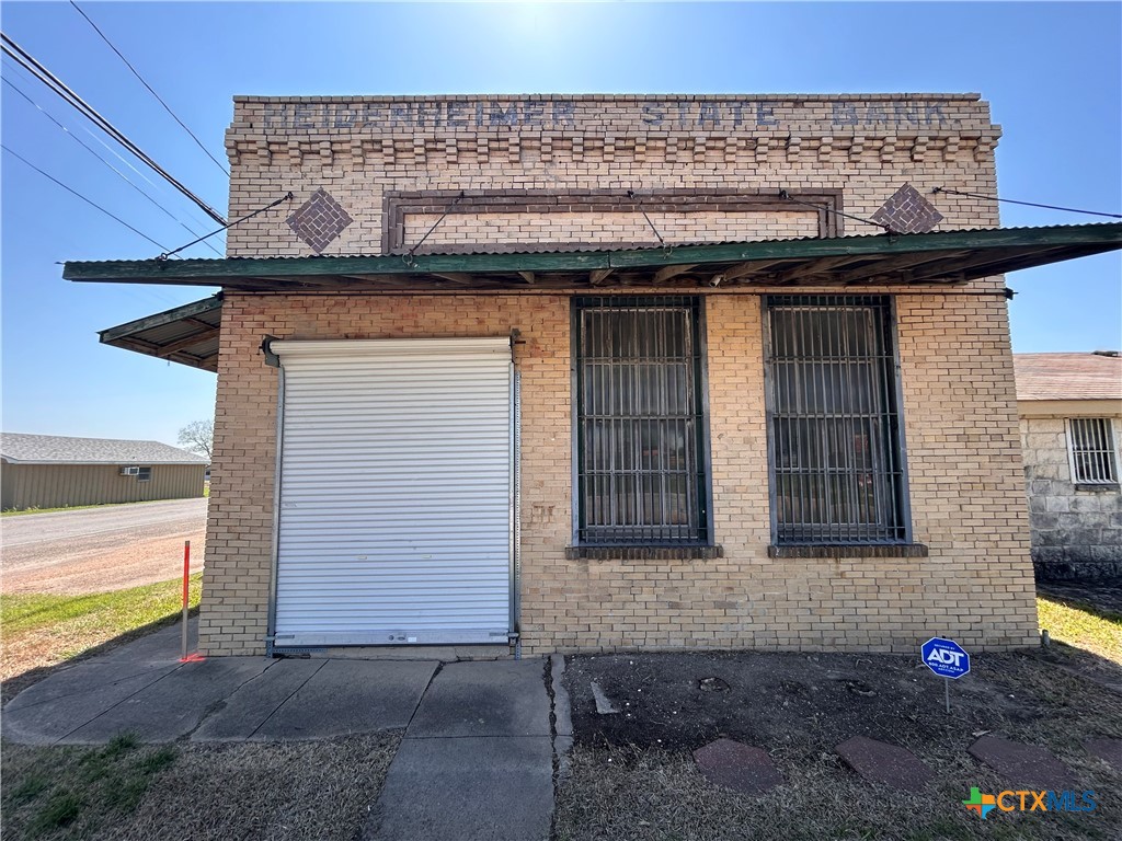 5819 E Us Highway 190 Property Photo