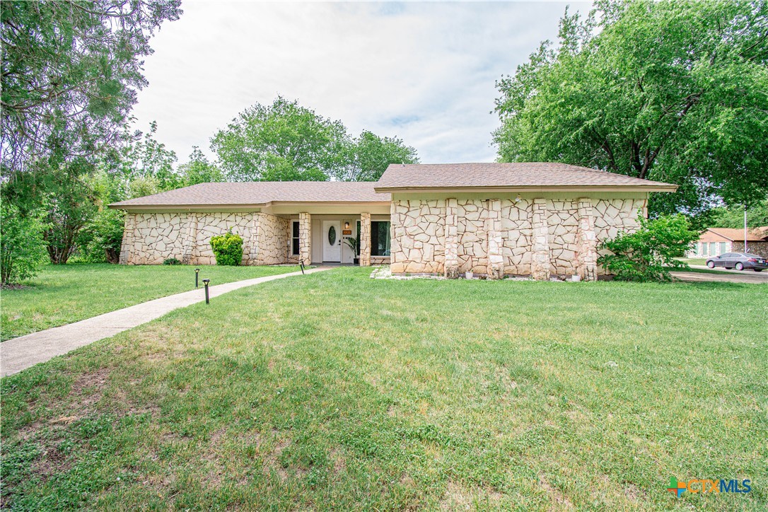220 W Mockingbird Lane Property Photo