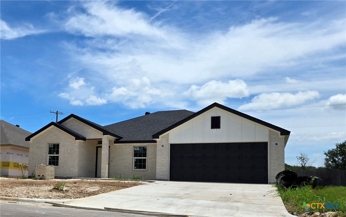 1421 Lindsey Drive Property Photo 1