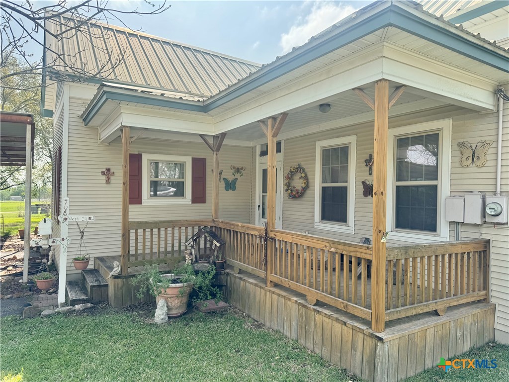 706 West Street Property Photo 2