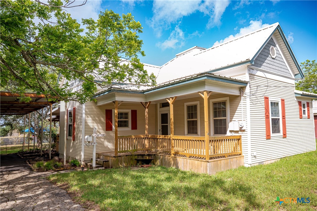 706 West Street Property Photo 2