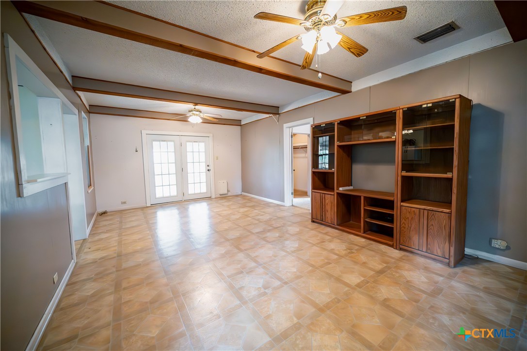 706 West Street Property Photo 4