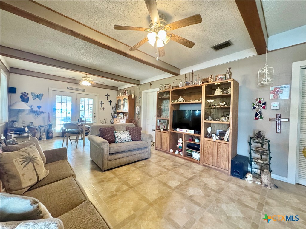 706 West Street Property Photo 5