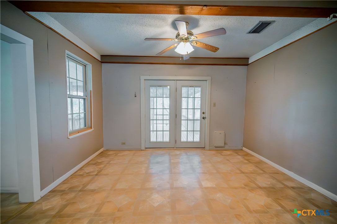 706 West Street Property Photo 5