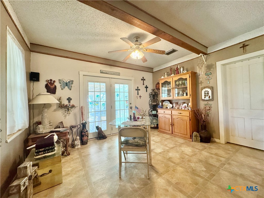 706 West Street Property Photo 8