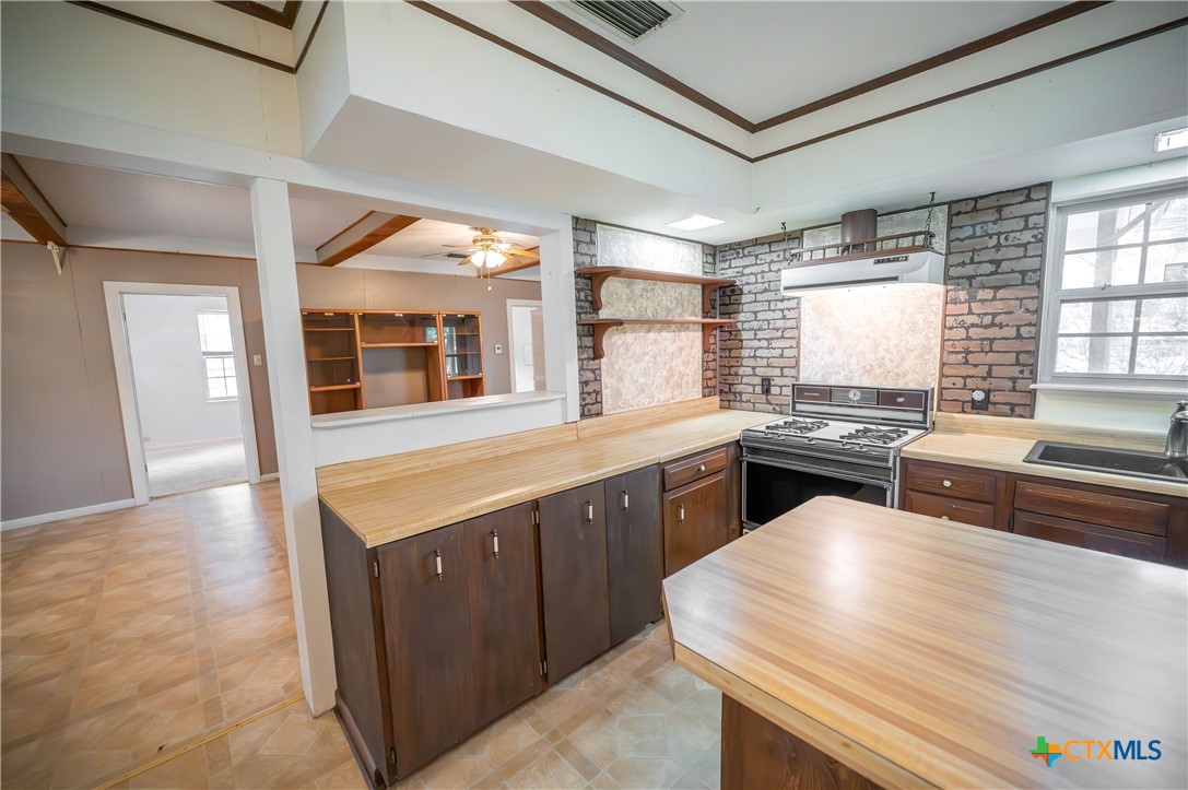 706 West Street Property Photo 11