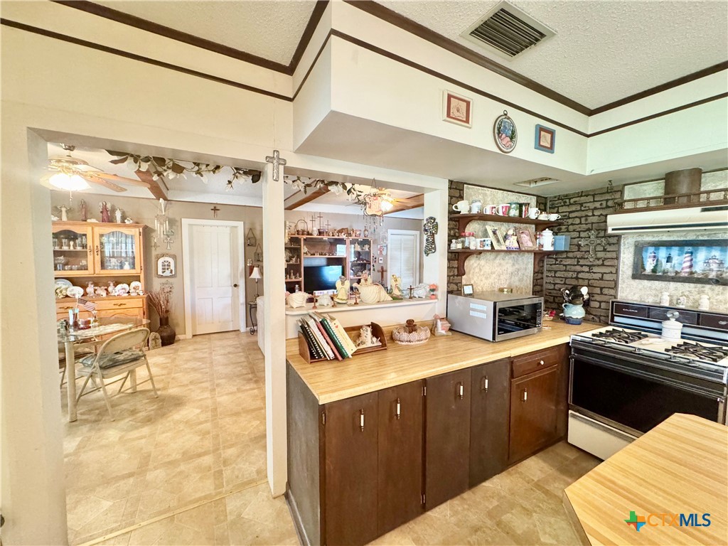 706 West Street Property Photo 12