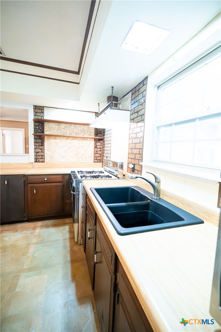 706 West Street Property Photo 13