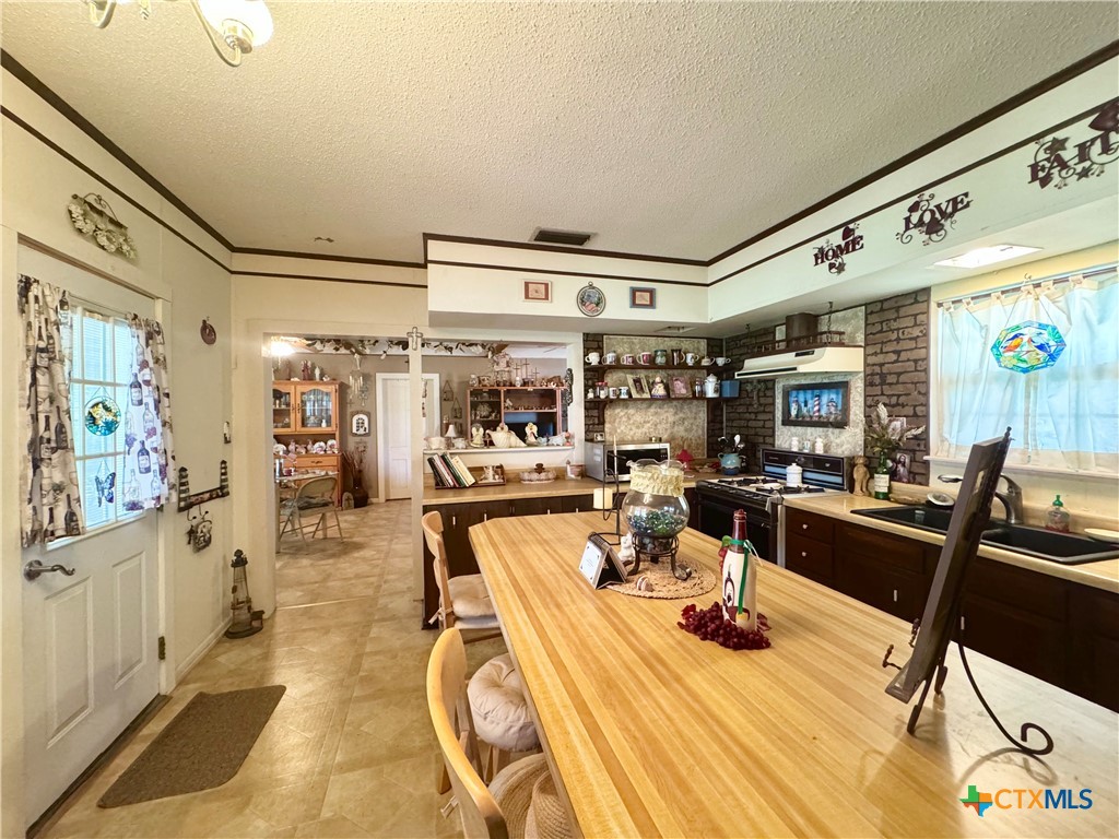 706 West Street Property Photo 14
