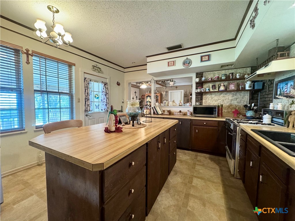 706 West Street Property Photo 15