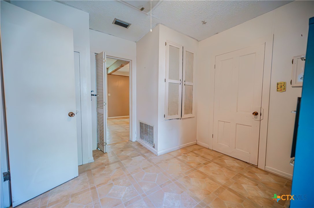 706 West Street Property Photo 17