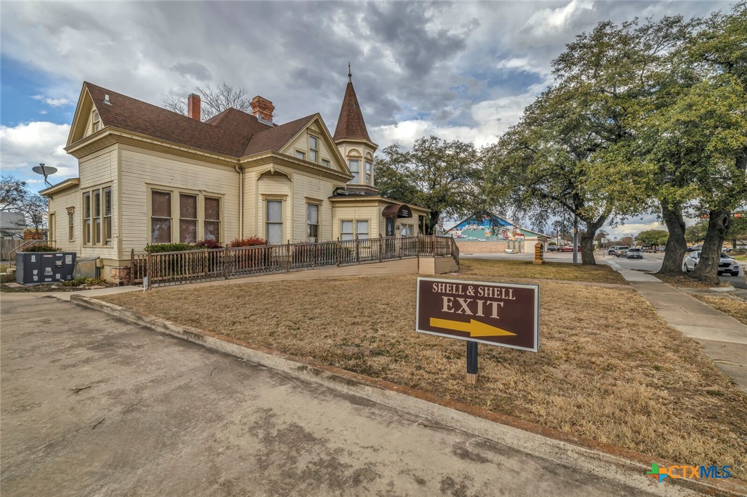 606 S Key Avenue Property Photo 4