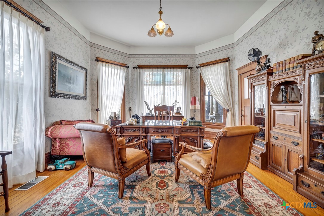 606 S Key Avenue Property Photo 12