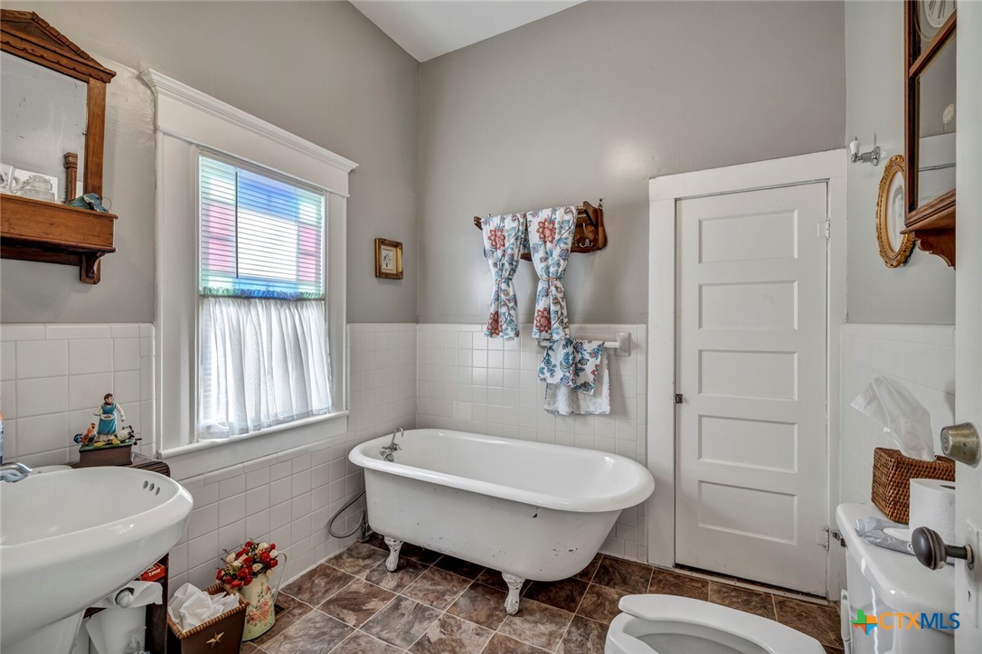 606 S Key Avenue Property Photo 26