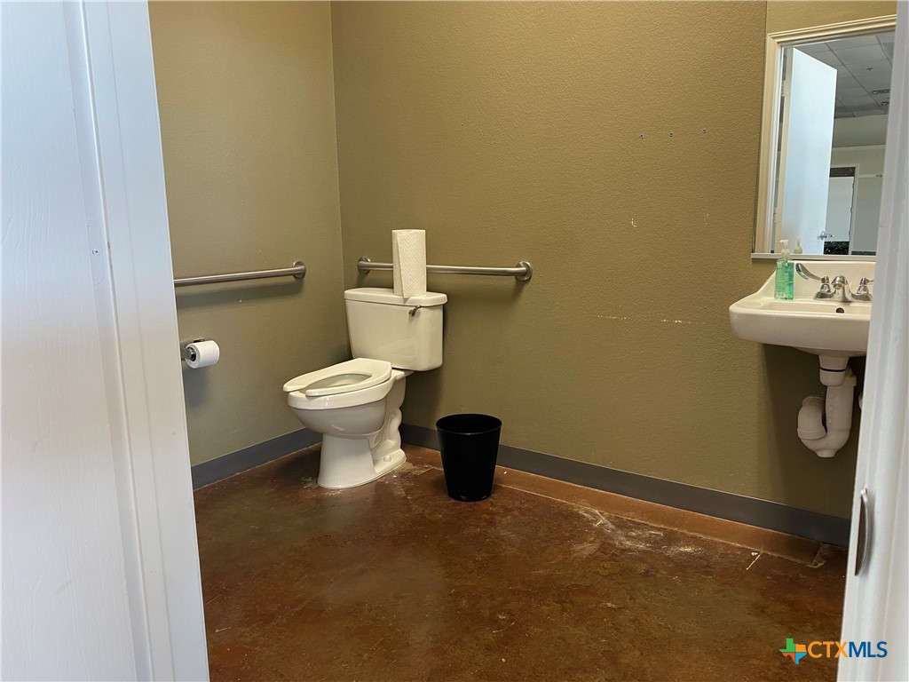 2626 S 37th Street Property Photo 5